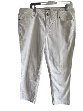 White denim capris by Sonoma classic five pocket style 98% cotton 2% spandex 16
